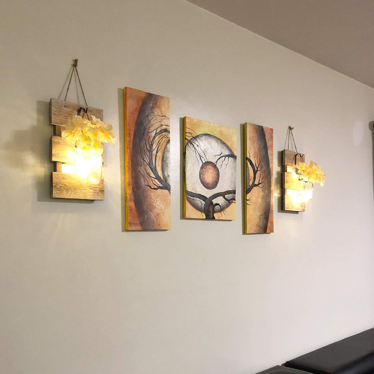 Klara – Rustik vägglampa med träplanka och glasburk
