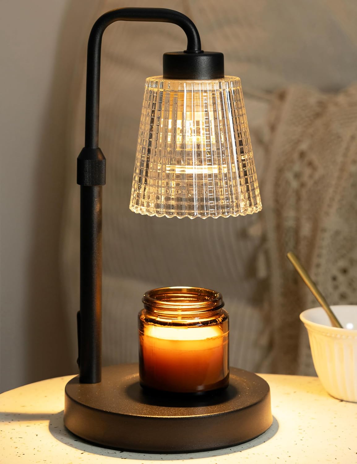 Svea – Elegant ljusvärmarlampa i mässings- och glasdesign